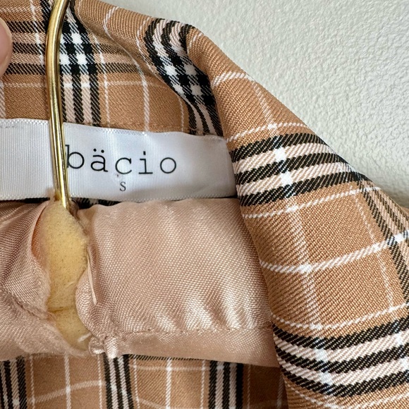 Black and Tan Plaid Blazer - Picture 6 of 7